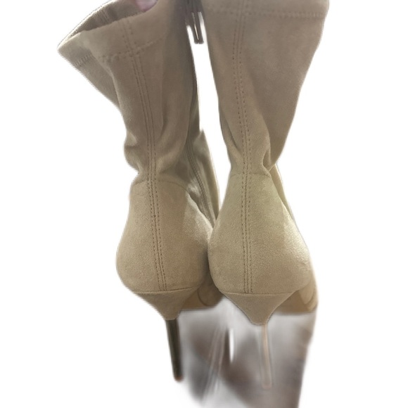 ALDO STRETCH FABRIC BOOTIE WITH HOLD METAL HEEL 
NEW
SIZE 7.5 - Picture 2 of 6